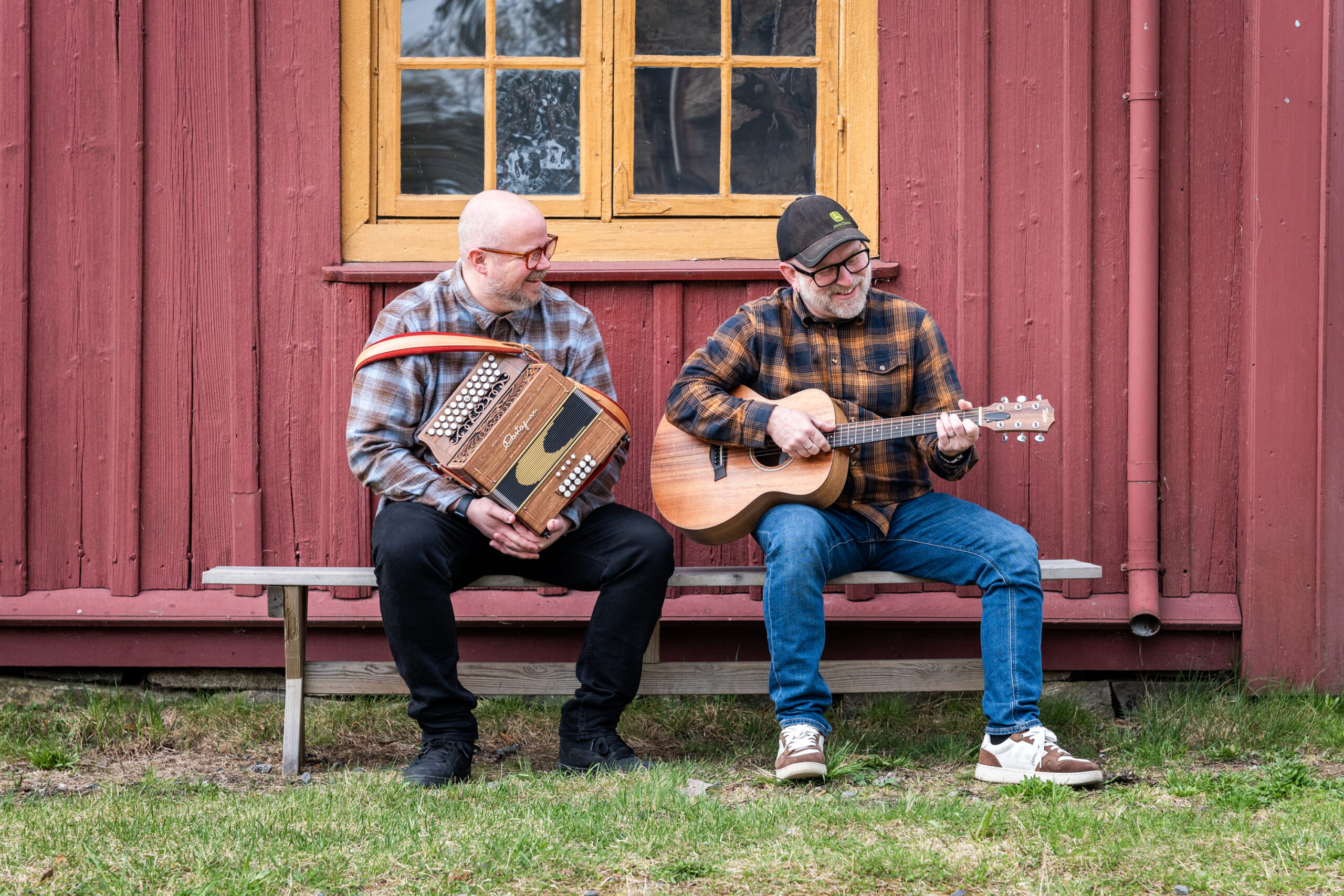 Leif Invar Ranøien og Thomas Øian Mårud skal opptre på Junikveld med musikk av Vidar Sandbeck.