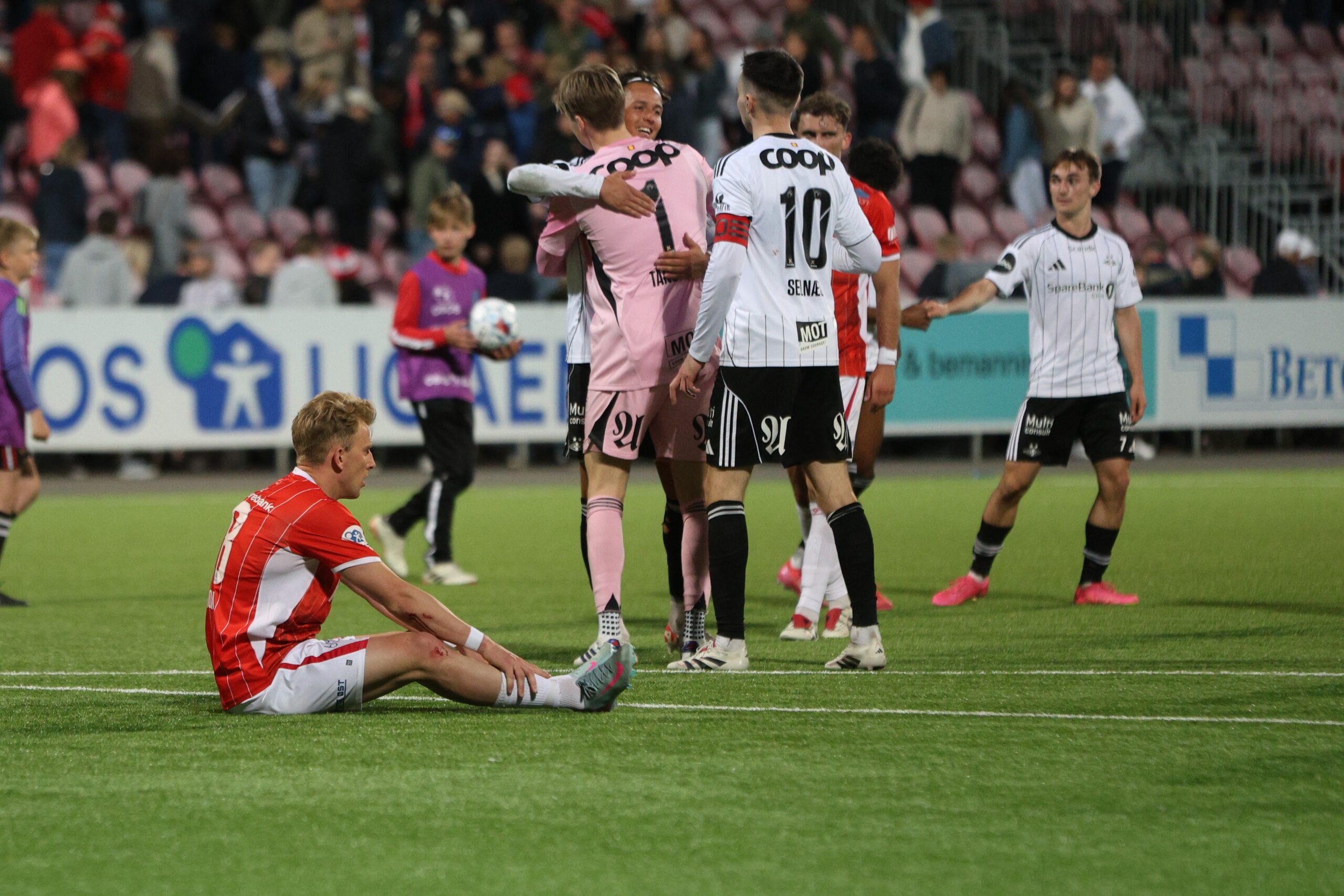 Joacim Holtan satt igjen skuffet p&aring; banen etter at sluttsignalet gikk.