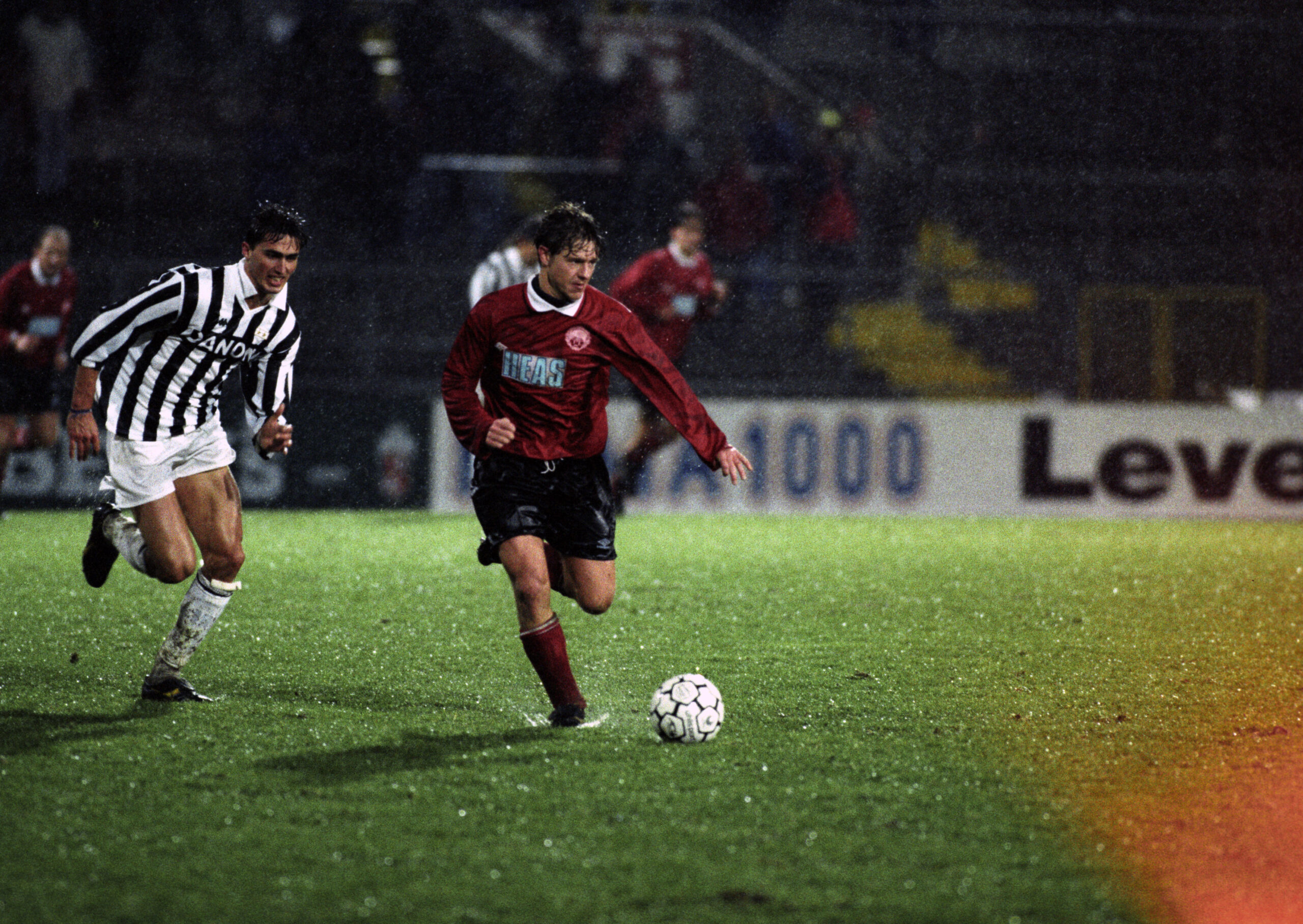 Hvem glemmer vel oktoberkvelden i 1993 da J&oslash;rn Karlsrud danset forbi Juventus-spillerne p&aring; en regntung Ullevaal-matte? Kampen endte 1-1. KIL tapte i Italia og ble sl&aring;tt ut av europacupen.