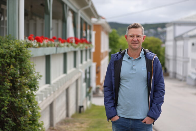 Jørn Karlsud har funnet veien til Øvrebyen og her stortrives han.