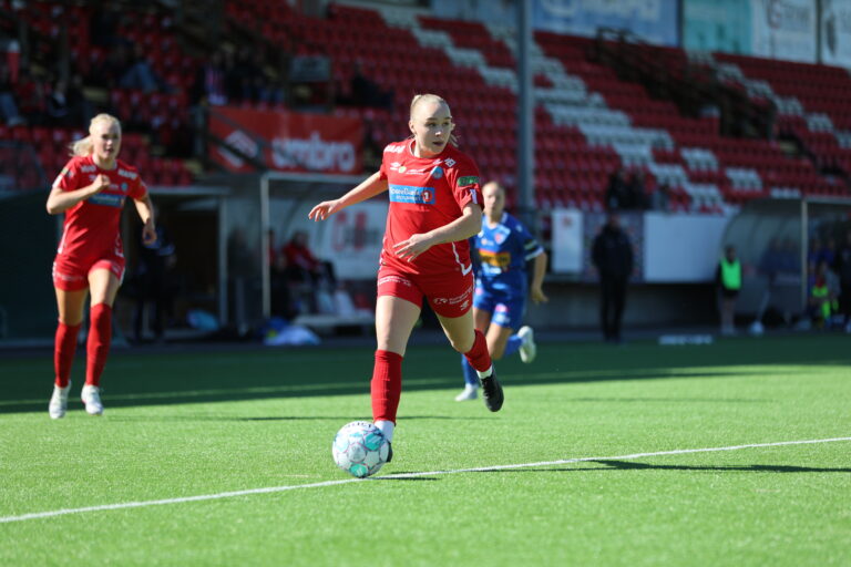 Kaja Johansen Nyborg fikk sin første scoring for a-laget da hun satt inn 1-1.