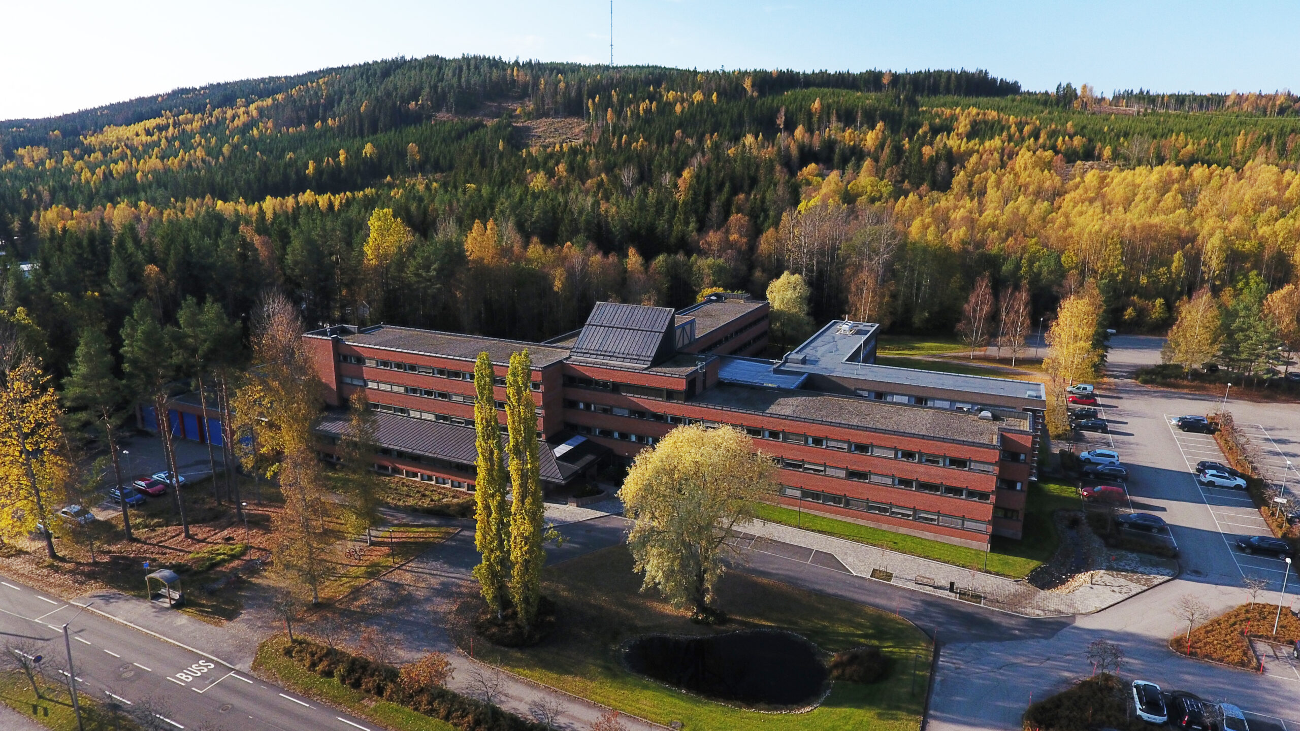 Inntil alt er klart for bygging s&aring; vil PPI pr&oslash;ve &aring; leie ut kontorlokaler i det n&aring;v&aelig;rende SSB-bygget. I 1987 ble SSBs bygg i Otervegen innviet, og i 2004&ndash;2006 ble det bygget to nye fl&oslash;yer p&aring; grunn av plassmangel.