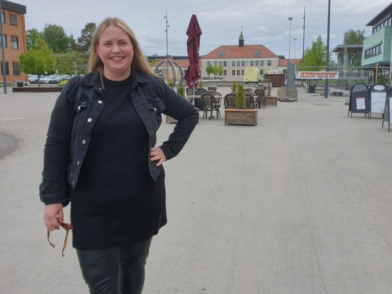 Tok lappen når hun var 30: Charlotte Fossum er ikke oppvokst med noen interesse for bil. Likevel er hun en stor drivkraft bak Pitstop Motor Week, som går av stabelen fra 2. til 8. juni.