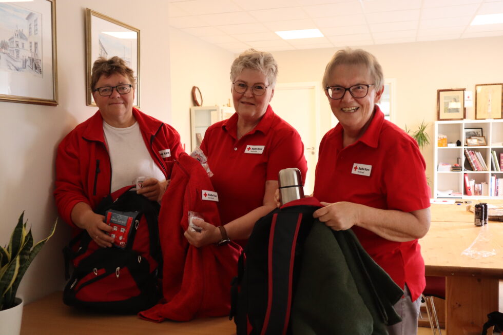Anita Kapstad (t.v.), Ellen Brunborg og Åse Kaurin (t.h.) håper at flere vil bli med på å samarbeide om beredskap.