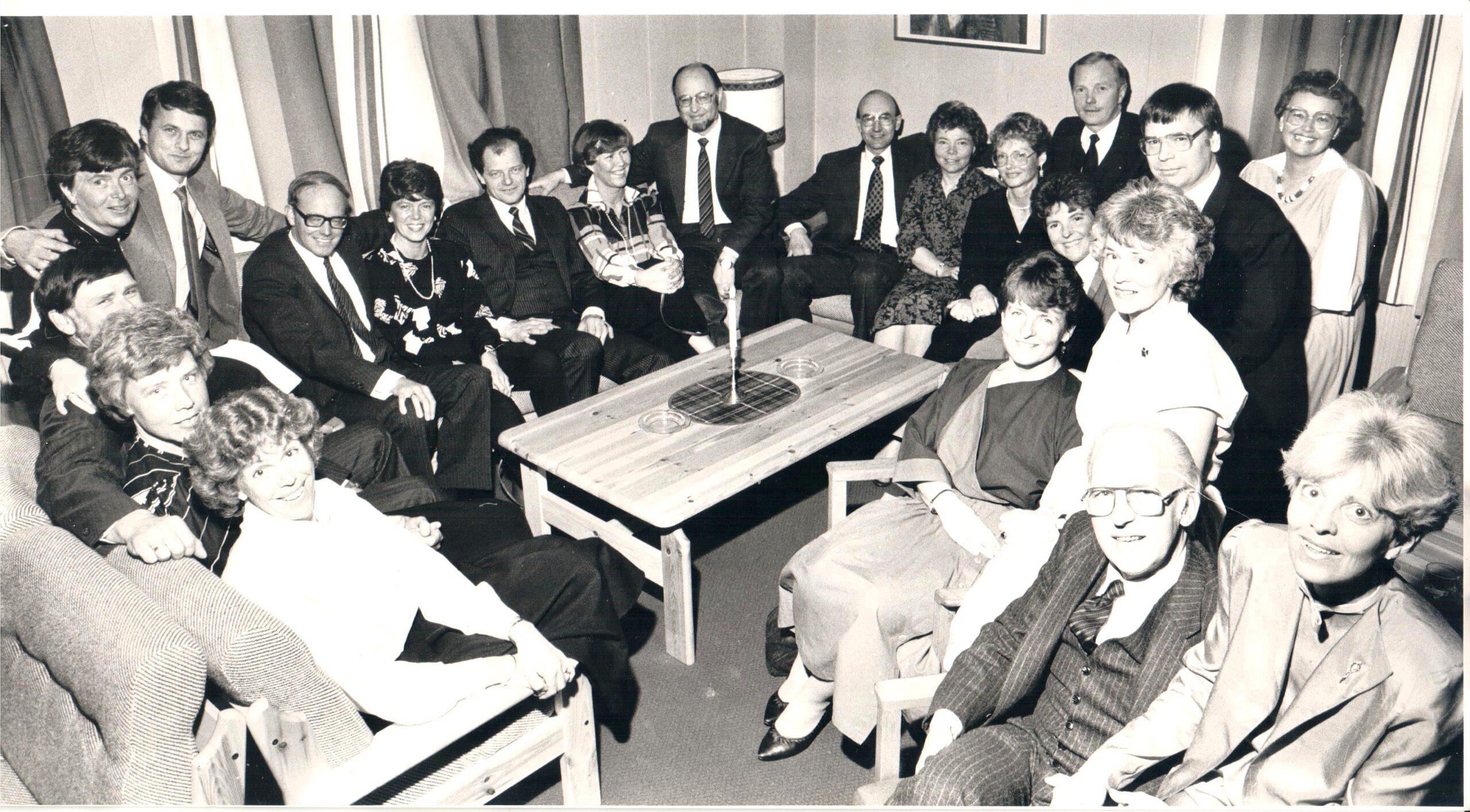 Russekullet fra 1960 har hatt flere gjensynsfester opp gjennom &aring;rene. Her fra Vinger Hotell i 1985.
