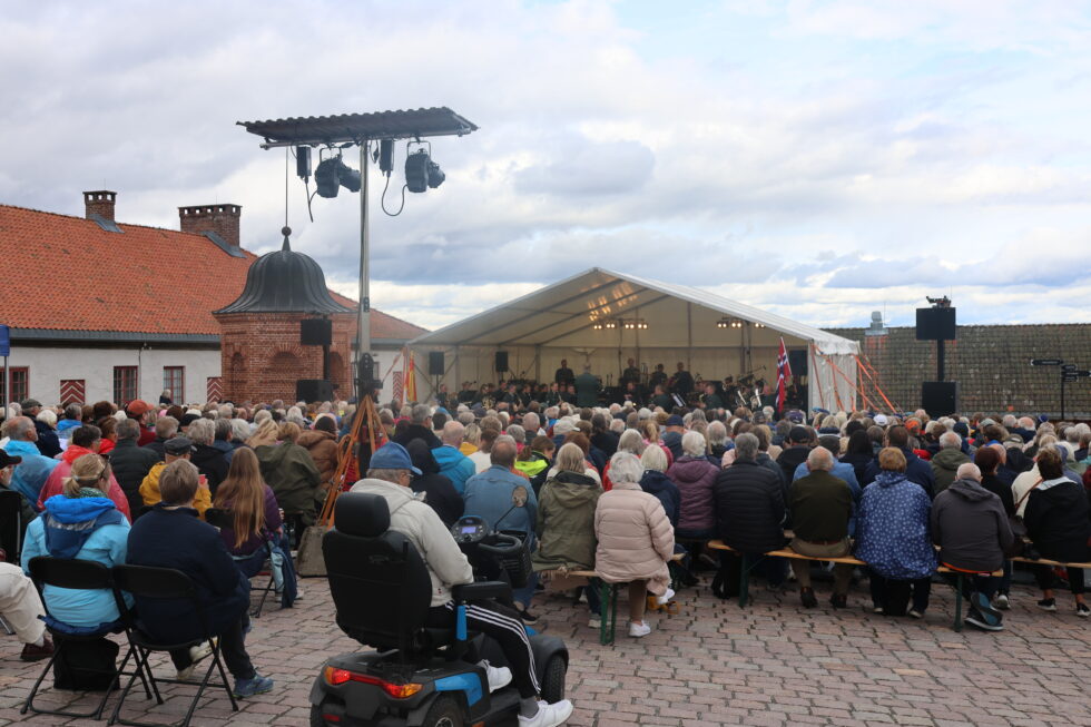 Det var fullt på alle krakker og stoler i god tid før konserten begynte.