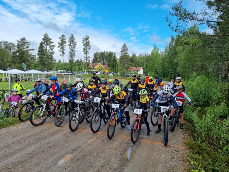 Arrangør Lunderseter IL kan ikke huske å ha sett så mange barn og unge stille til start i Finnskogkureren noensinne.