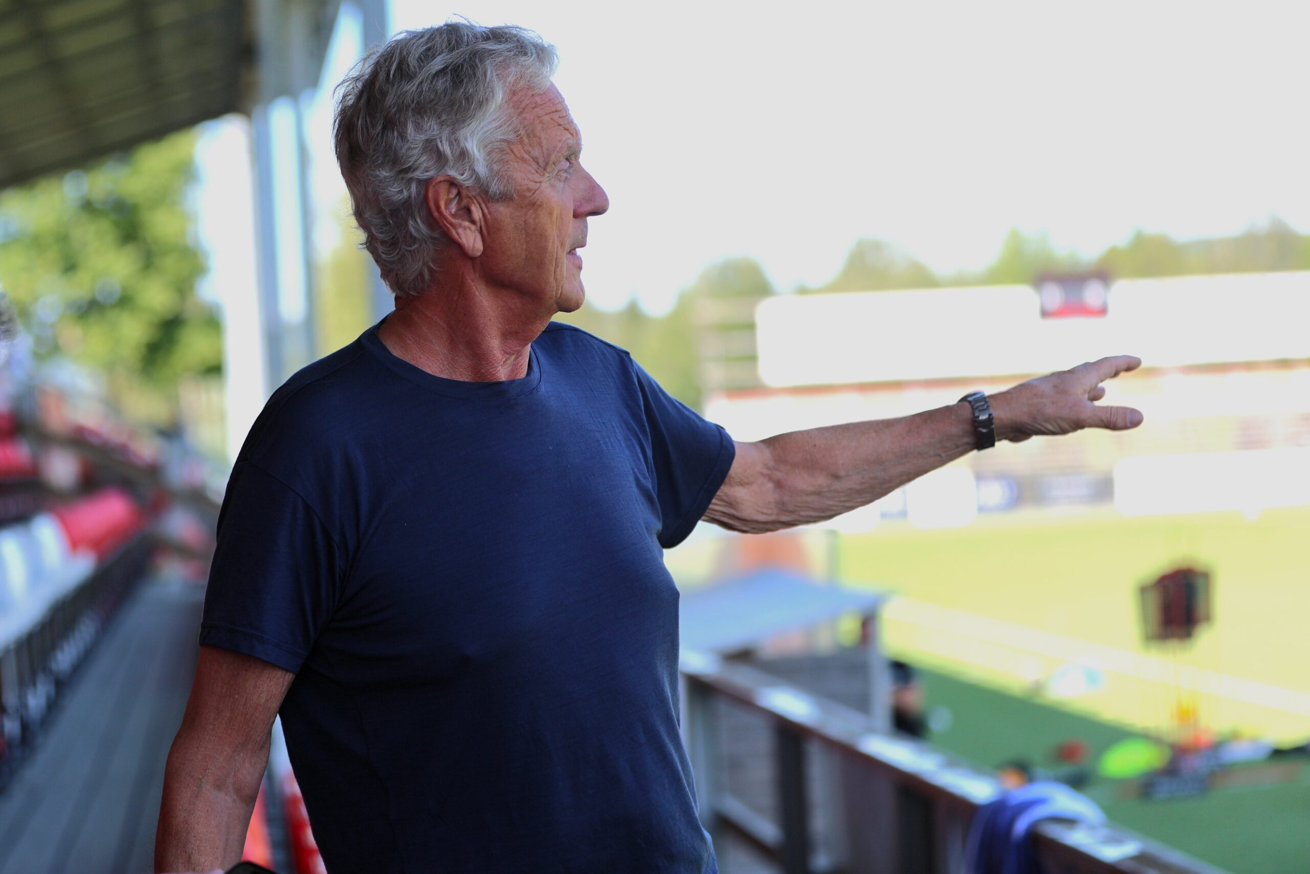 Rune L&oslash;vberg har v&aelig;rt engasjert i fotballen p&aring; Gjemselund i ulike roller i mange &aring;r. Her forteller han om da tribunen mot riksveien ble satt sammen p&aring; en dag.