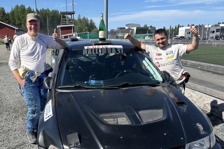 En sliten Jim Roger Haugom kunne lørdag slippe jubelen løs etter at han tok seieren i hans klasse i helgens NM-runde sammen med kartleser Vegard Myrli.