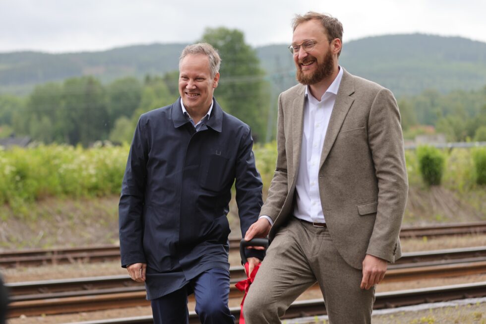 Samferdselsminister Jon Ivar Nygård (Ap) og prosjektdirektør Øst i Bane Nor, Martin Hove presenterte tirsdag nyheten om det nye krysningssporet på Galterud.