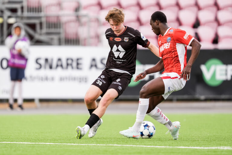 Mapenda Mbow var en gigant i KILs midtforsvar mot Aalesund. Han ble kåret av publikum til banens beste.