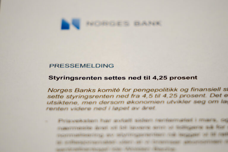 Norges Bank setter ned styringsrenten. Det er første renteendring siden 2023.