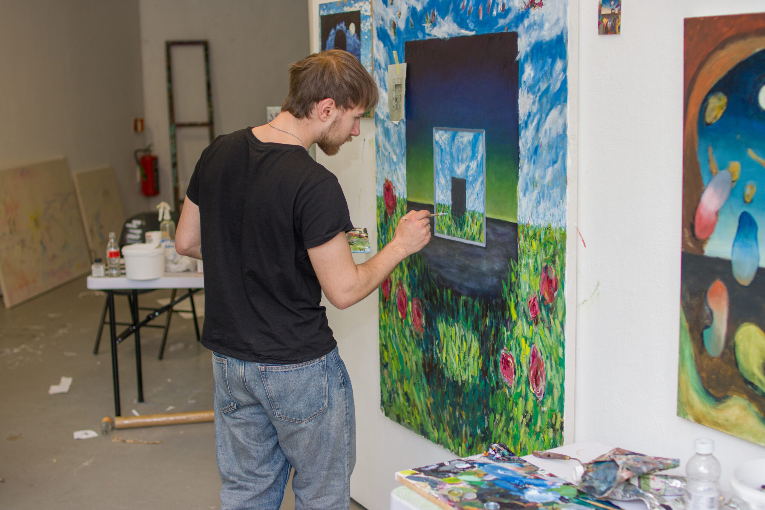 Vincent van Gogh, Claude Monet, Édouard Manet og Salvador Dalí står høyt på lista over inspirasjonen til noen av maleriene Bye har laget.