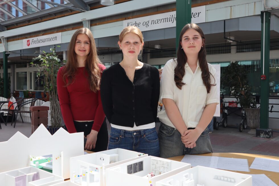 Odeta Jurkeviciute, Rebekka Hole og Ellinor Kalfoss har brukt mye tid på å lage en modell for hvordan de vil jobbe for å få Gågata til å komme til live igjen.