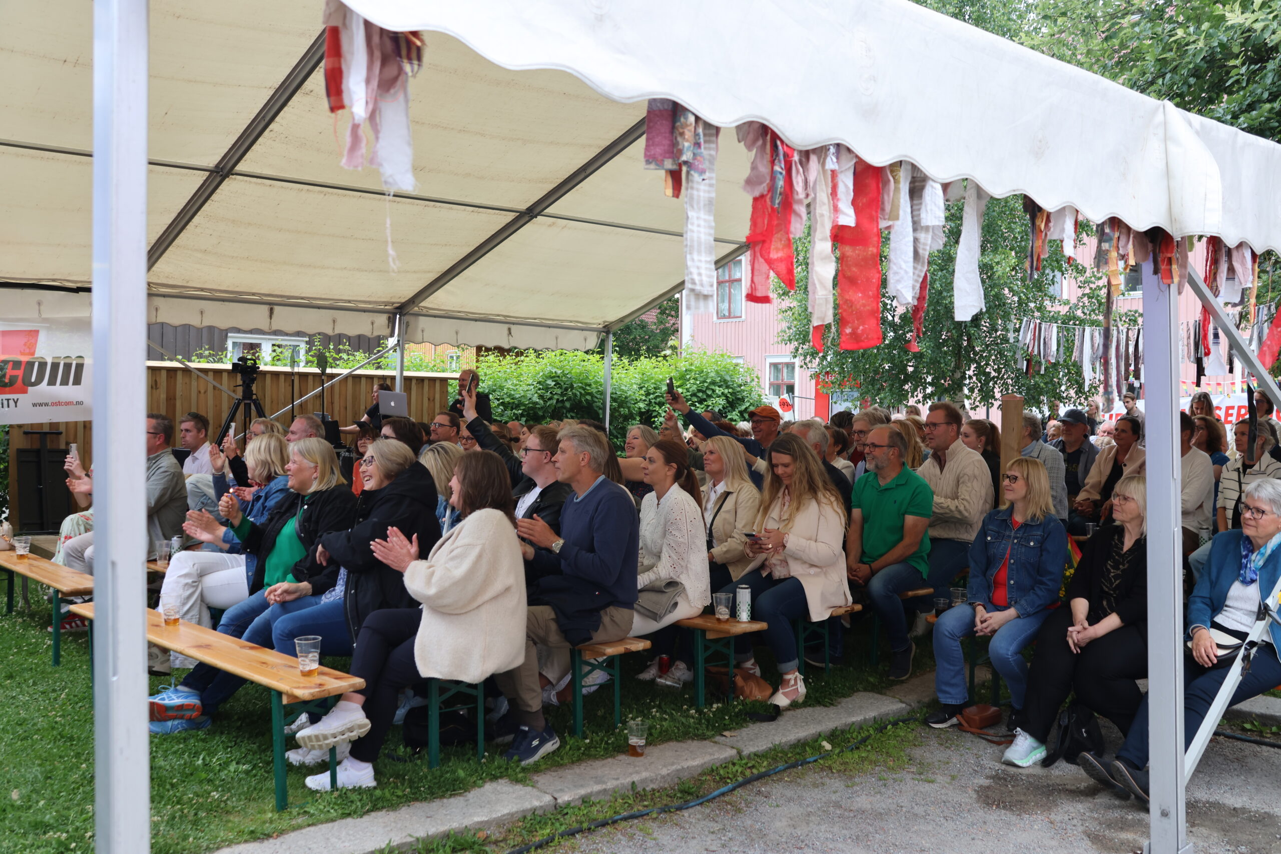 Publikum var med på notene.