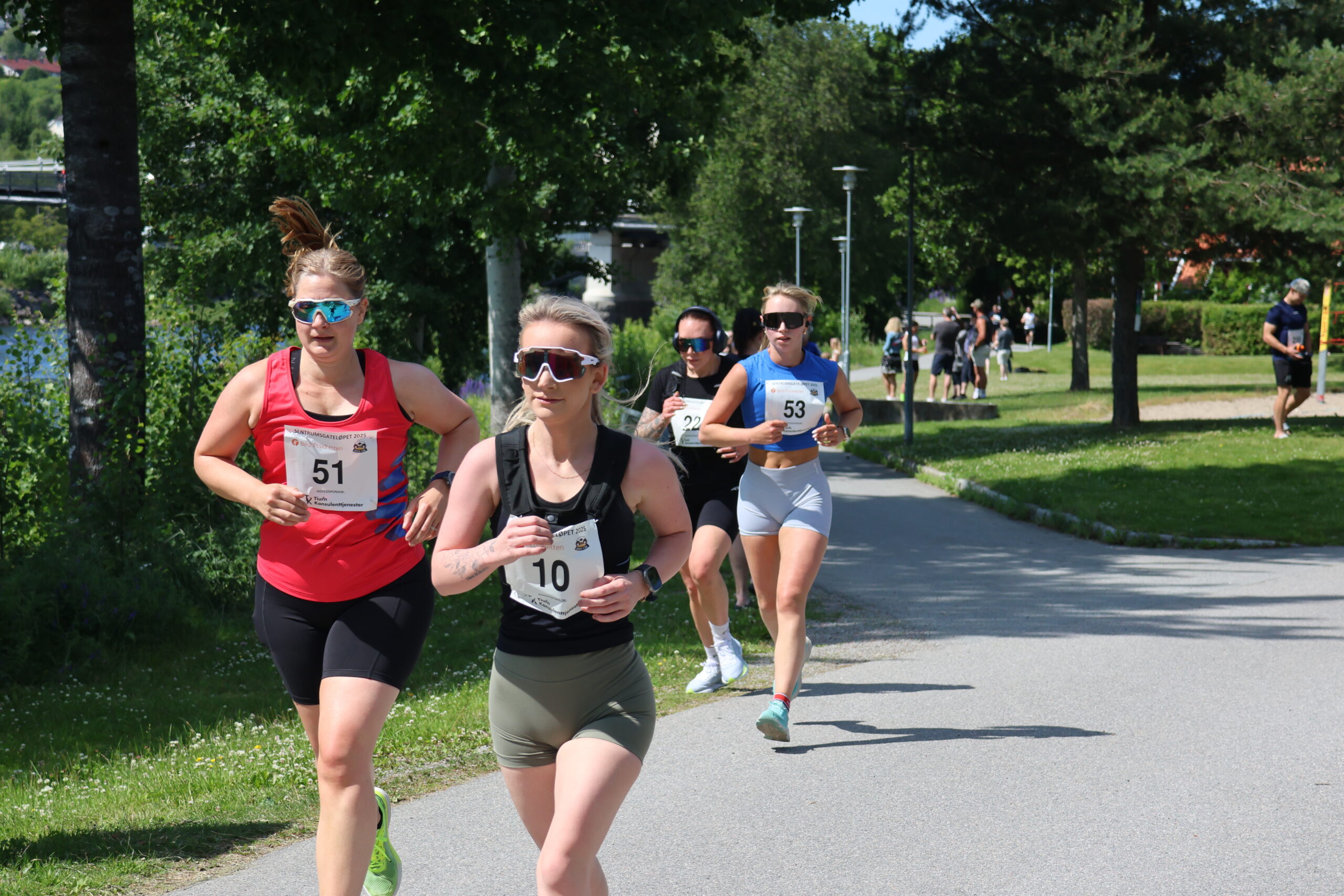 Nr.51 Pia Sætaberget-Hansrud, nr.10 Cicilie Hognrø og nr 53. Frida Harbosen.