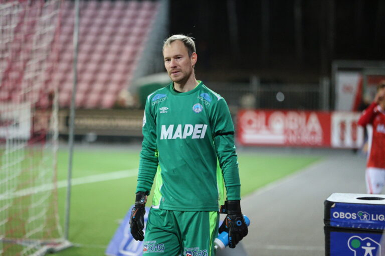 KIL-keeper Aleksey Gorodovoi, har en offensiv stil, mot Mjøndalen kunne det ha gått riktig ille.