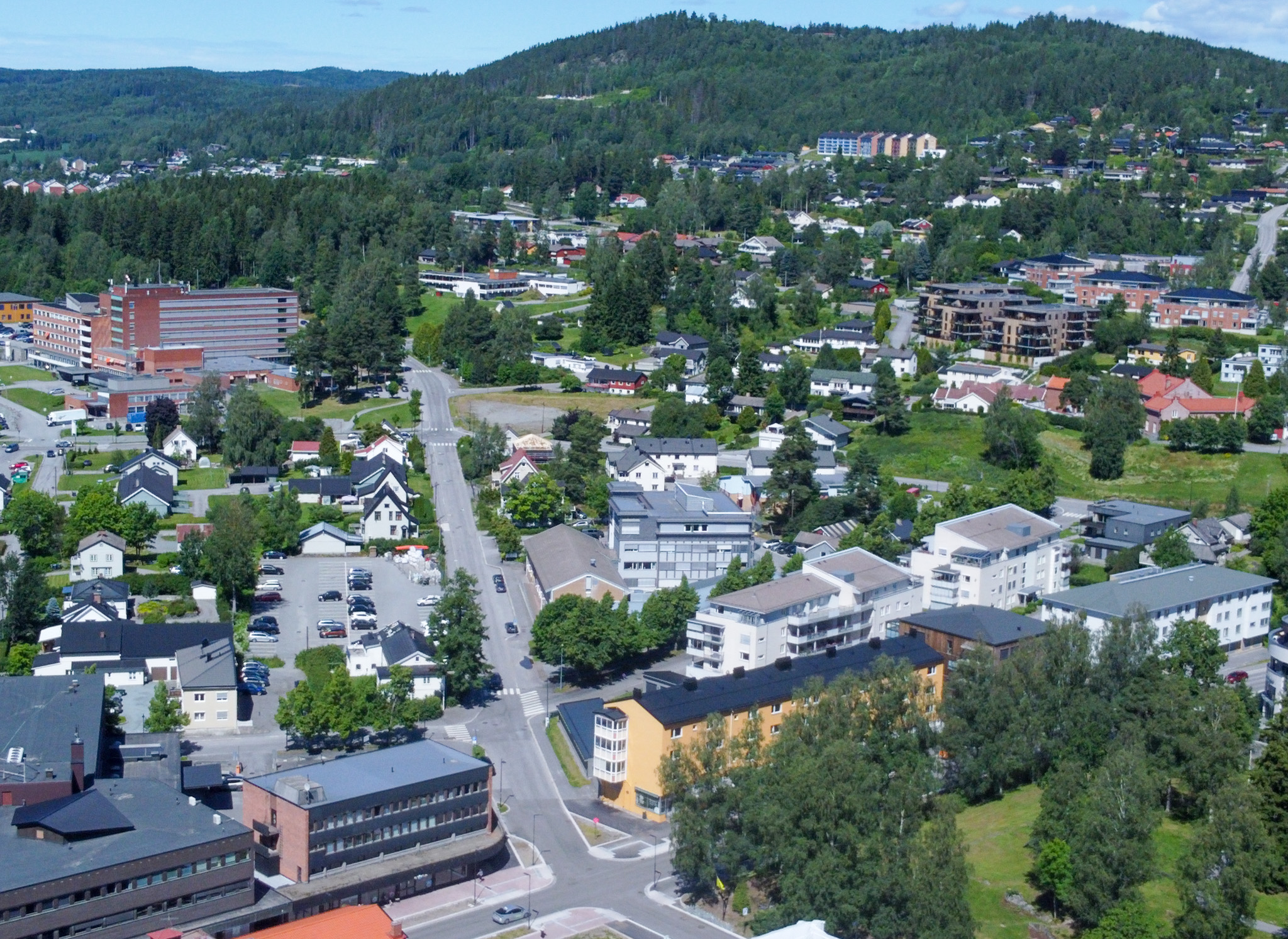Dronebilde tatt over Kongsvinger i juni 2025.