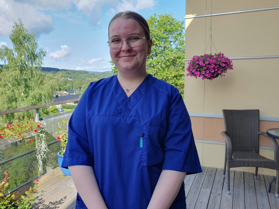 – Det har vært en fin erfaring, og jeg er kjempeglad for at kommunen kan hjelpe oss som er under 18 år med å få litt arbeidserfaring, sier Michelle Smestad Albertsen.