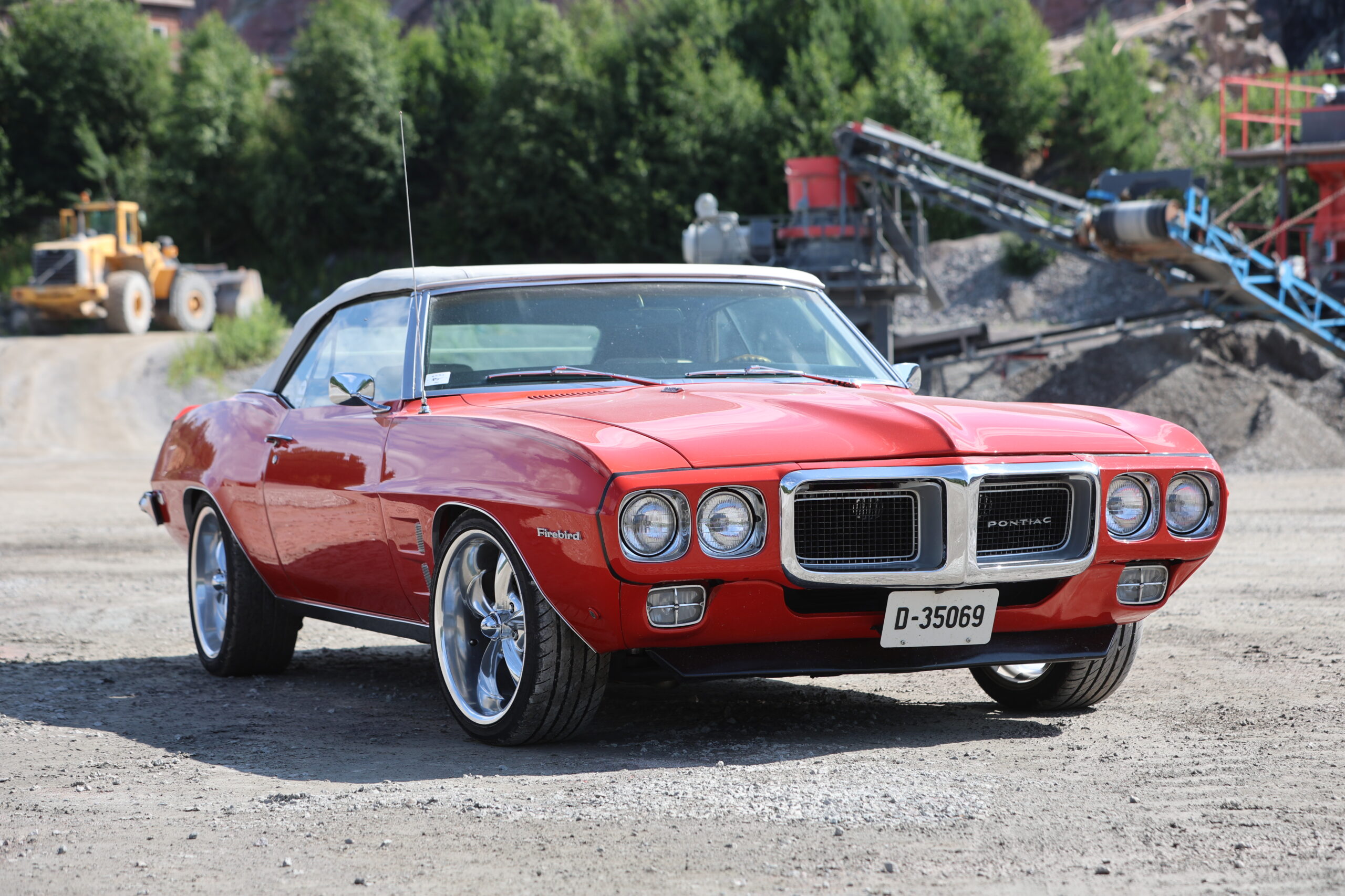 Bilen b&aelig;rer tydelige preg p&aring; &aring; v&aelig;re inspirert av sitt "s&oslash;skenbarn" Chevrolet Camaro.