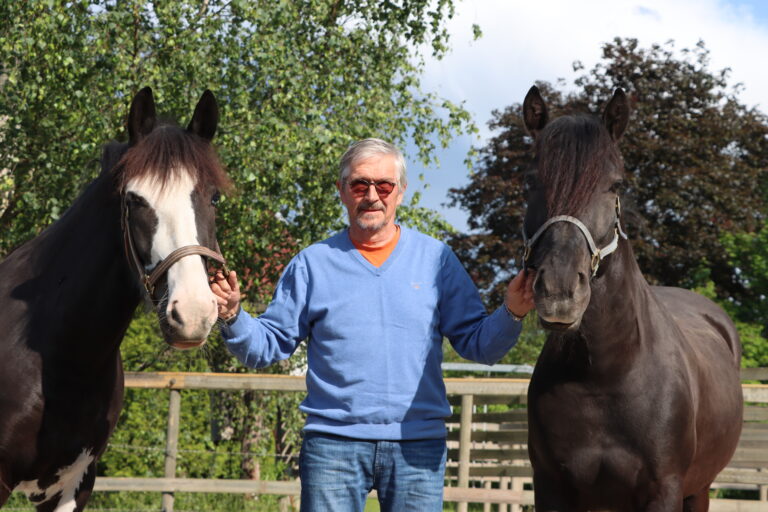 Trond Erik Hagen eier i dag to hester, Solør Hanna og Solør Tobbi.