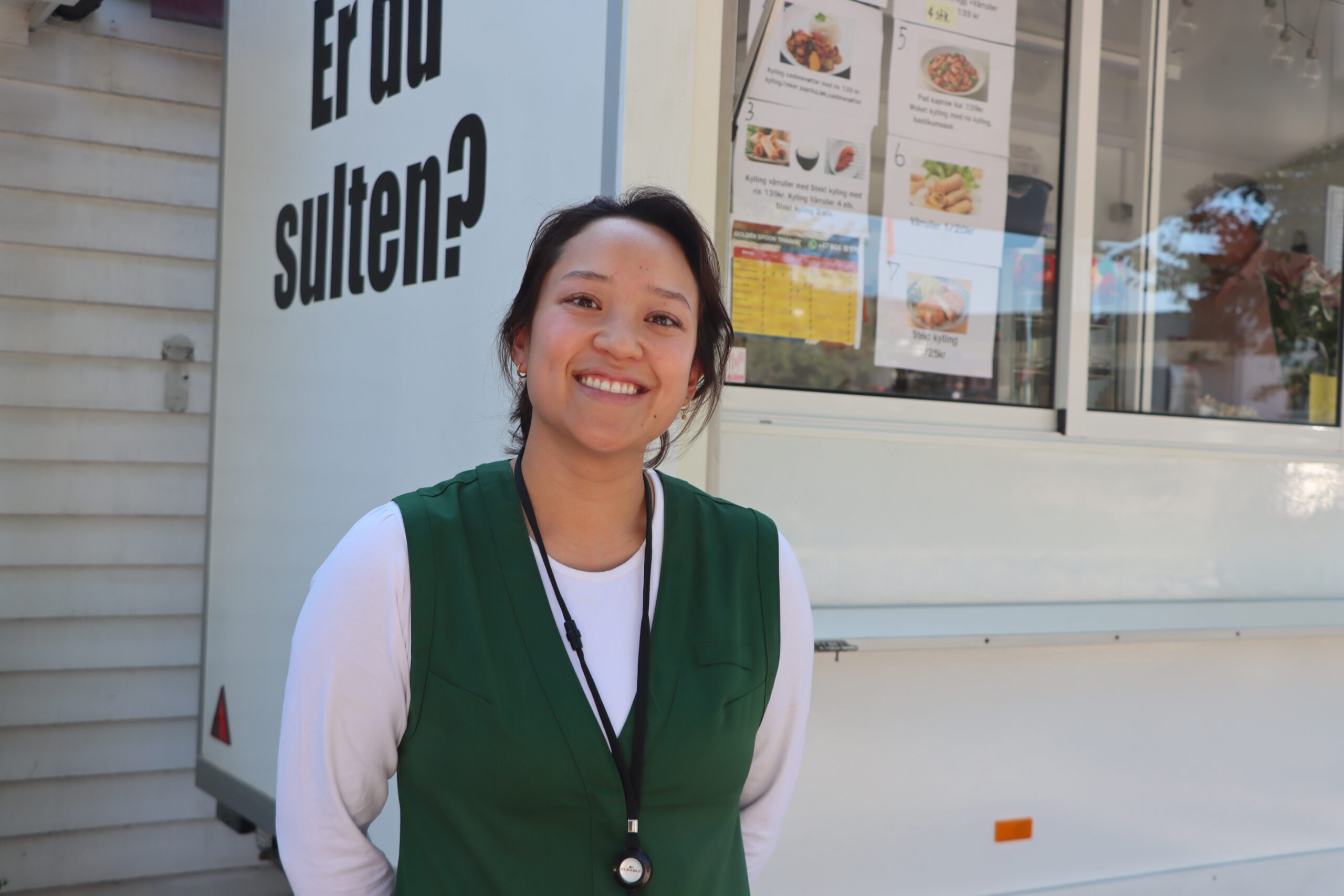 Anna Phung benyttet seg av en av de to gratis m&aring;ltidene hun har hos Golden Spoon allerede f&oslash;rste dagen.