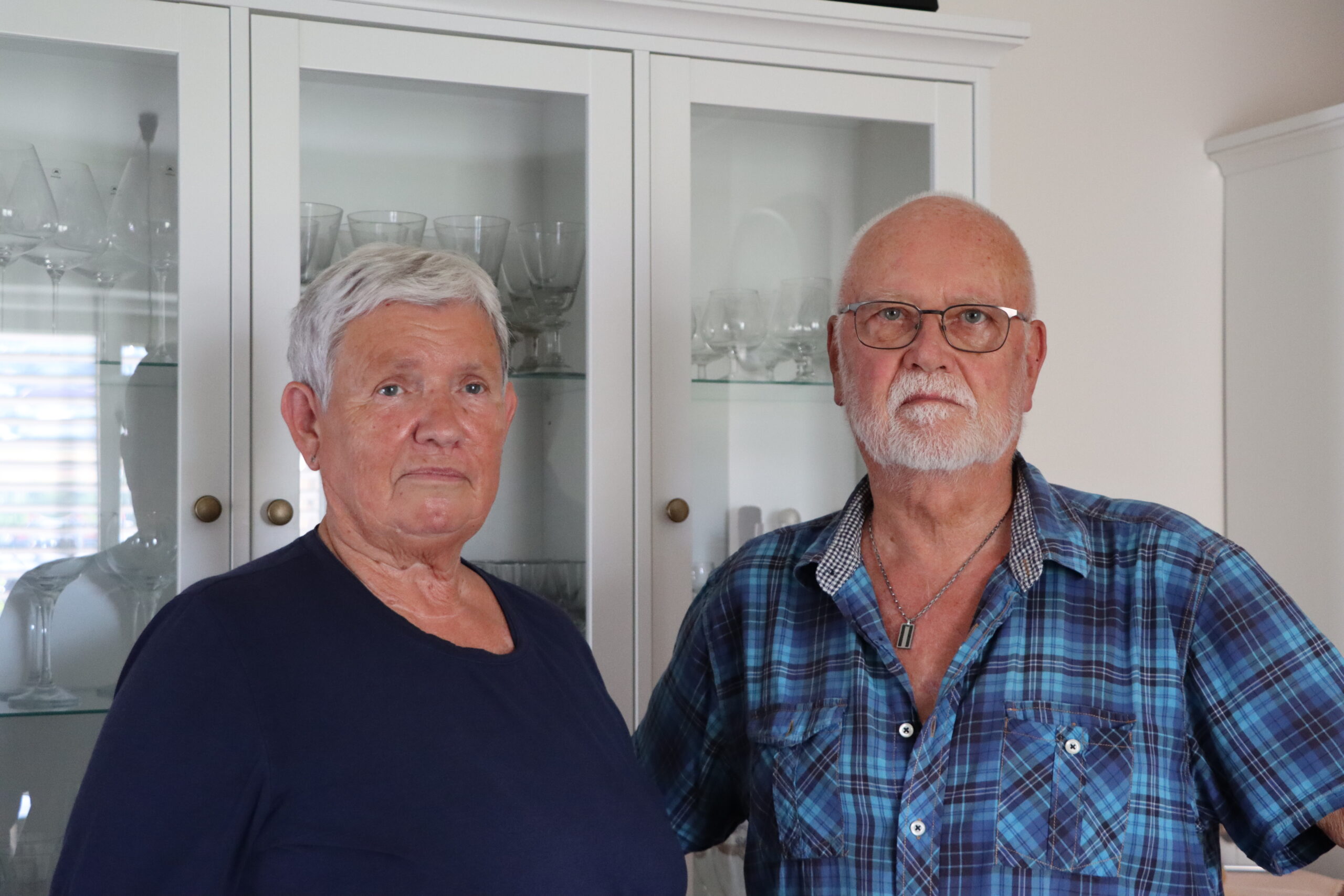 Torill Larsmon og Harald Christen Larsmon er glade for at det ble hell i uhell da de kom over brannen p&aring; Magnor.