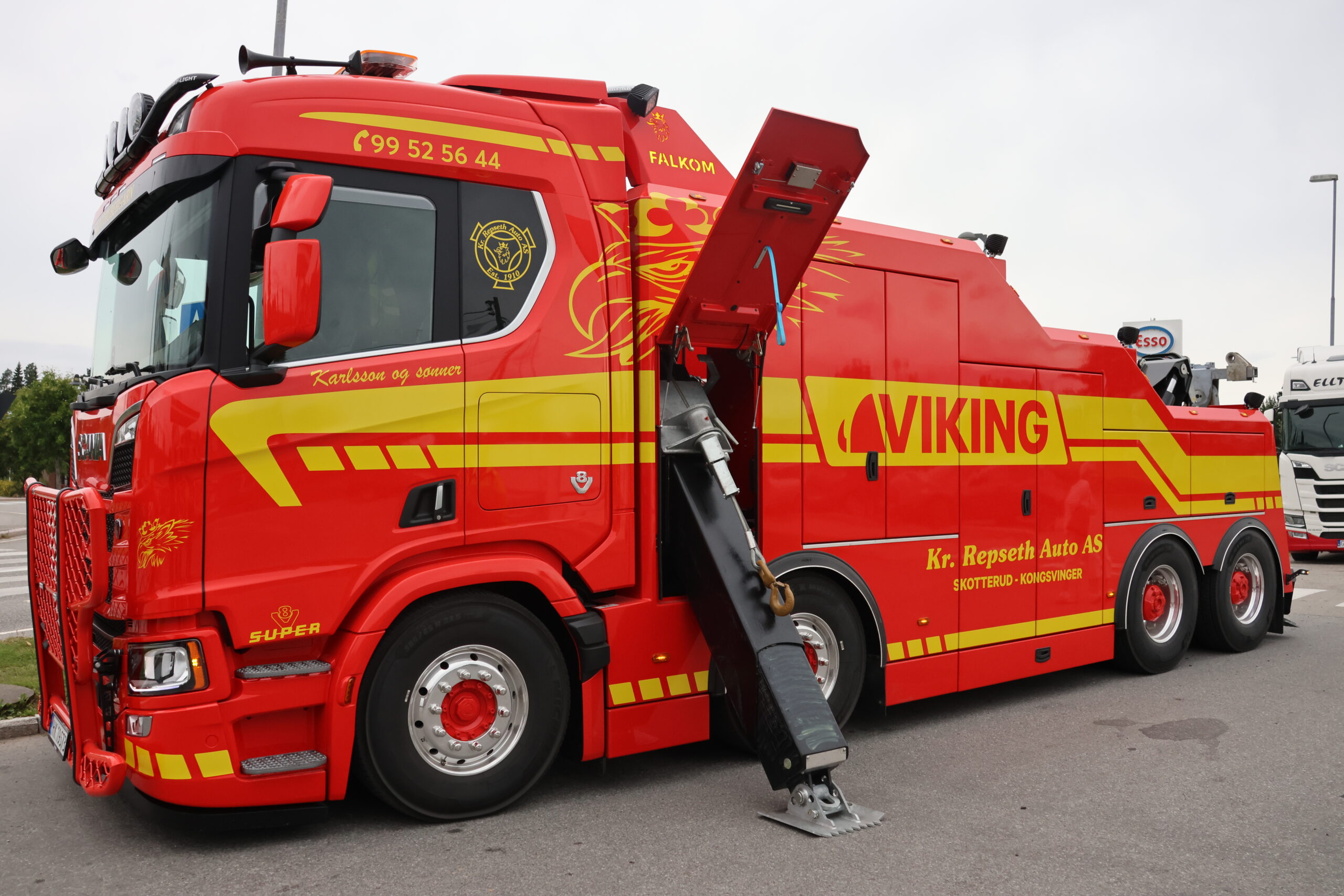 Scania R660 er bygget hos Scania i Nederland og karosseriet er bygget hos Falkom som ogs&aring; holder til i Nederland.
