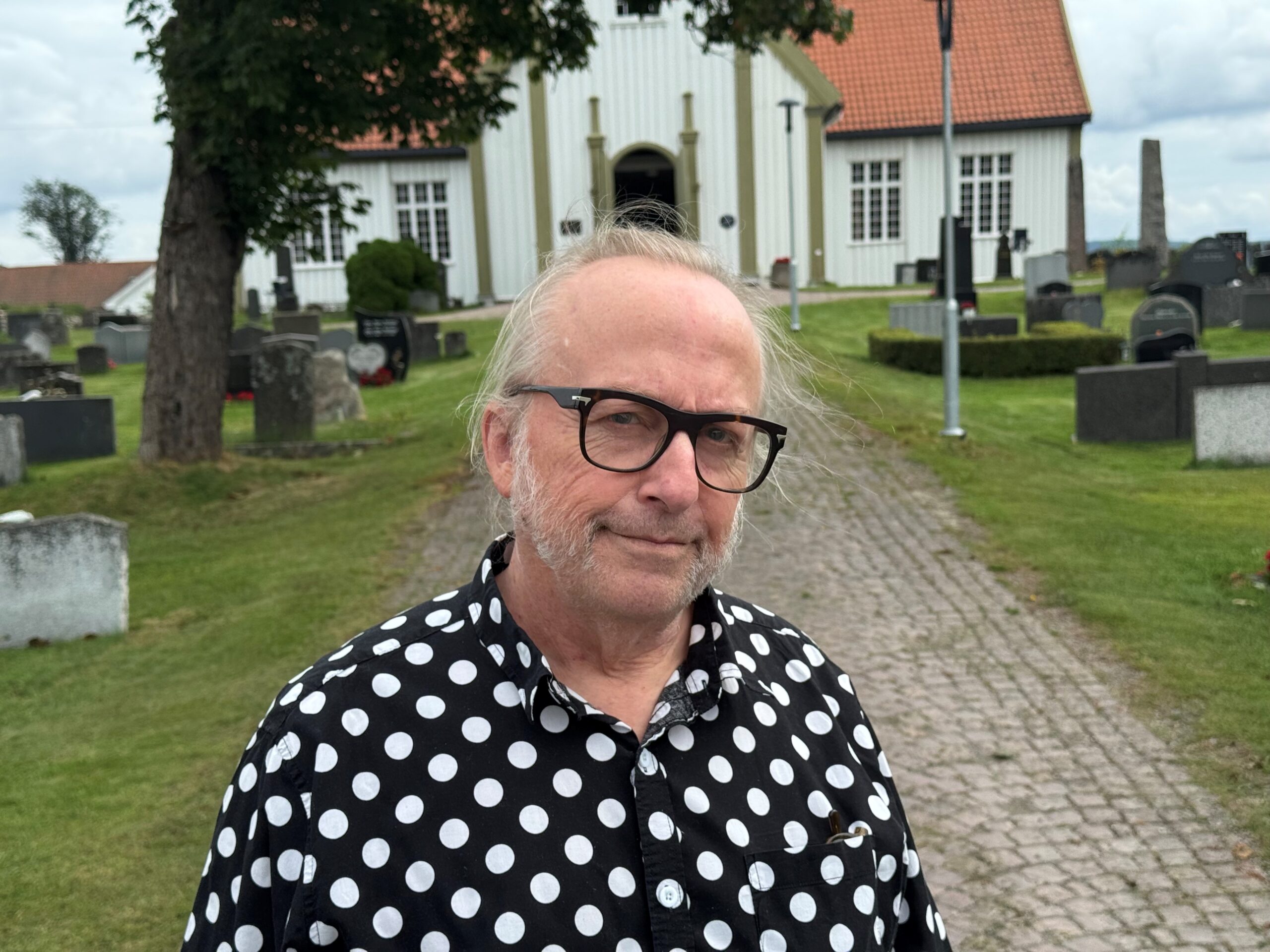 Vinger kirke har sin plass i Levi Henriksens nye roman. Det er ikke umulig at han blir &aring; se og h&oslash;re inne i kirken en eller annen gang f&oslash;r jul.