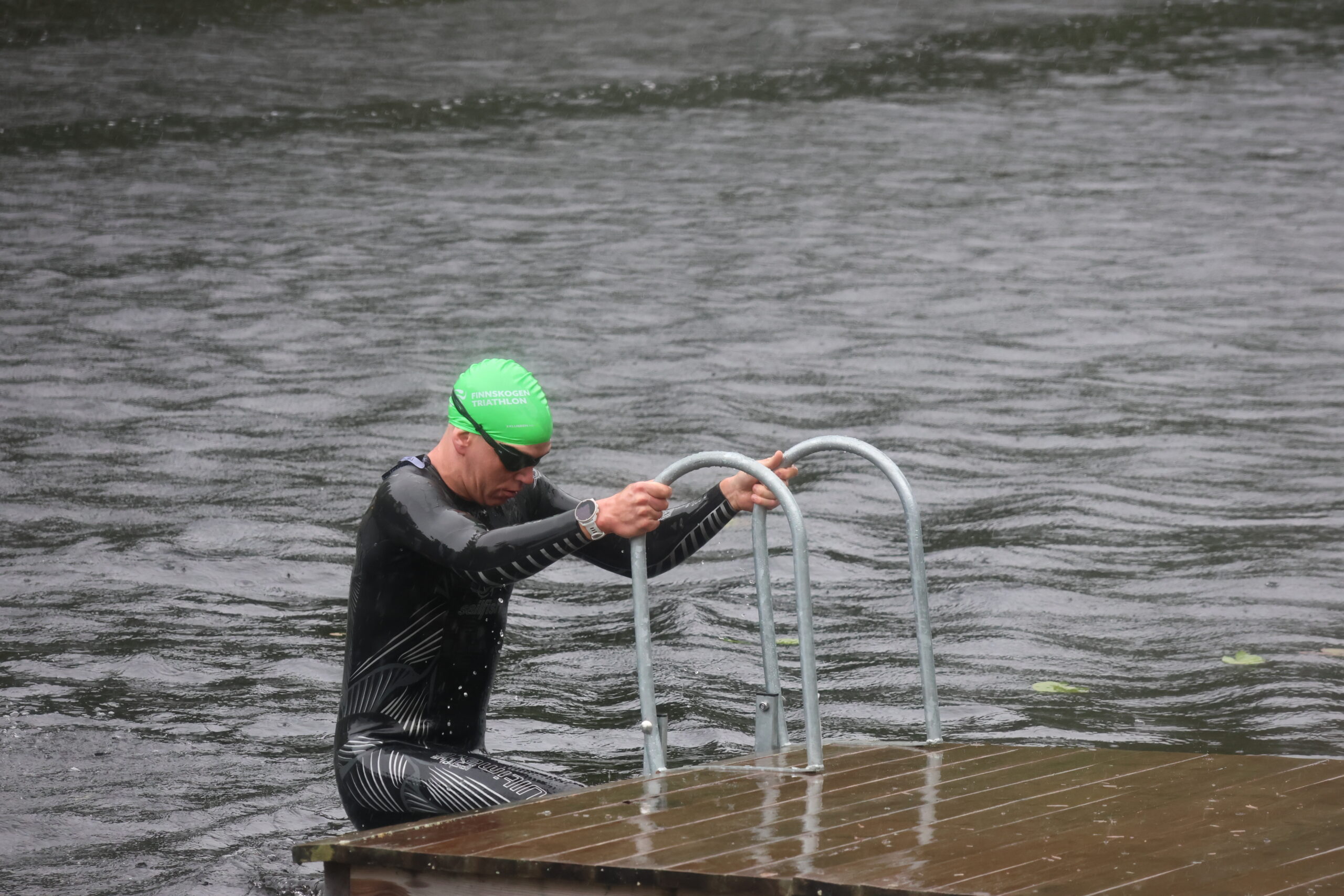 Jarle Marvik var f&oslash;rst opp av vannet etter 1500 meter sv&oslash;mming.
