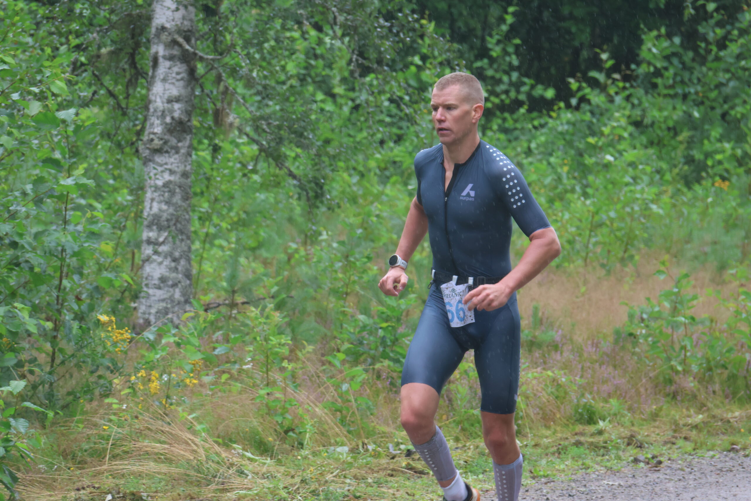 Etter syklingen stakk Jarle Marvik alene ut p&aring; 10 kilometer l&oslash;ping i Finnskogen Triathlon.