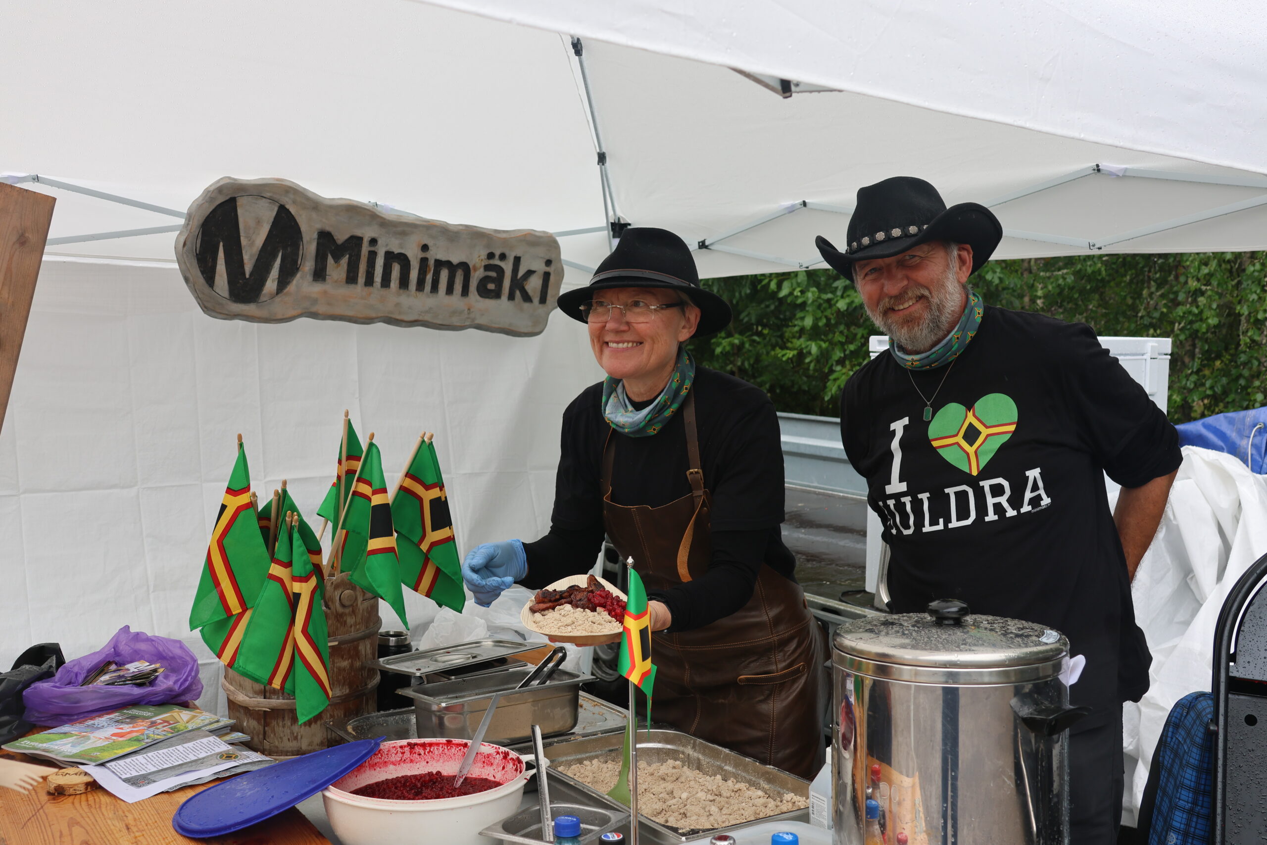 Minim&auml;ki var p&aring; plass med motti og flesk. Serveringen stod Marit Dahl og Ludvik Henden for.