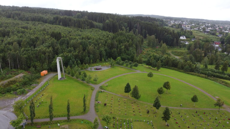 Det er planlagt inntil 150 boliger fra Holt gravplass i retning mot Puttara. Nå har det ene eiendomsselskapet trukket seg fra prosjektet.