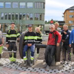Denne gjengen fra Melby Maskin AS er noen av de ansatte i firmaet som har jobbet på stasjonstomta og i Glommengata de to siste årene. F.v. Alexander Smedtorp, Simen Tukun, Anton Aurbakken, Johanna Bakken, Simon Melby, Hans Reidar Melby, Jonas Skjørberg og John Simon Rudberg.