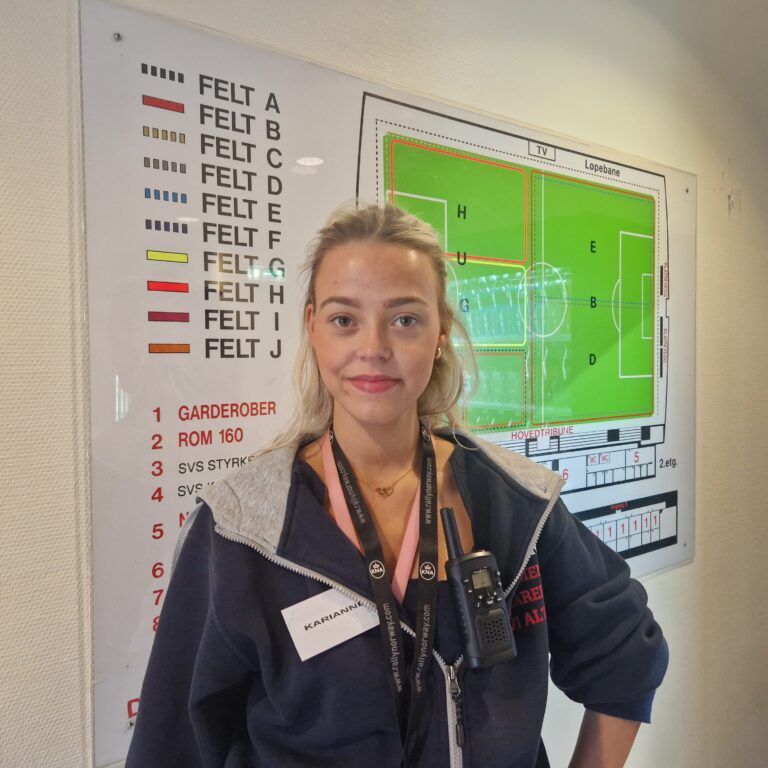 For tredje år på rad ble «Åpen sommerdag» arrangert i Storhallen, og det var stort oppmøte. Karianne Moen-Pedersen (19) er storfornøyd med hjelpen hun har fått.