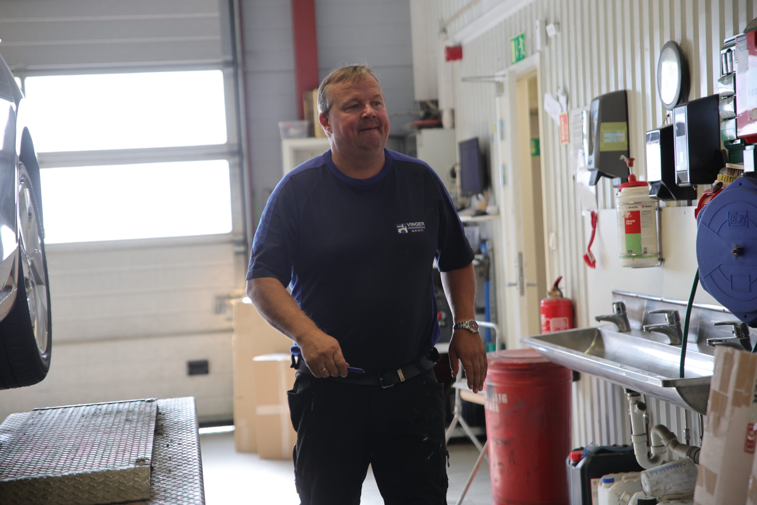 Robert Nyg&aring;rds bilinteresse er egentlig ikke typen til &aring; sitte stille, og med to fagbrev kan han ogs&aring; ta p&aring; seg noen jobber.