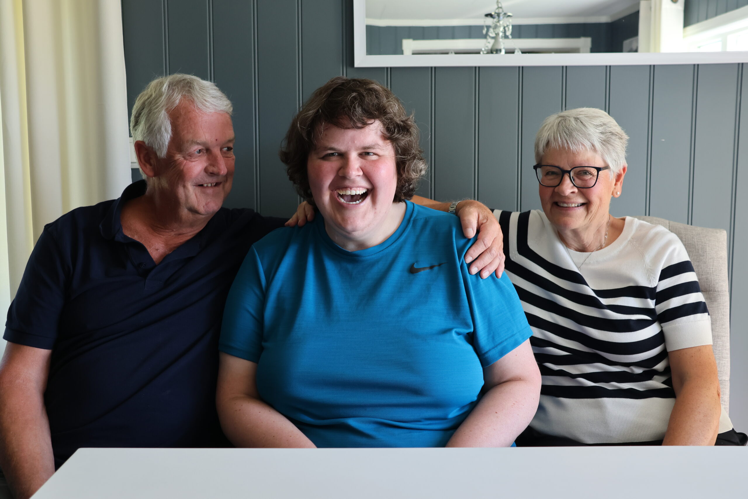 Ti m&aring;neder etter trafikkulykken ved Sigernesj&oslash;en ser far Knut Arne, Henriette og mor Wenche Grundt lyst p&aring; fremtiden.