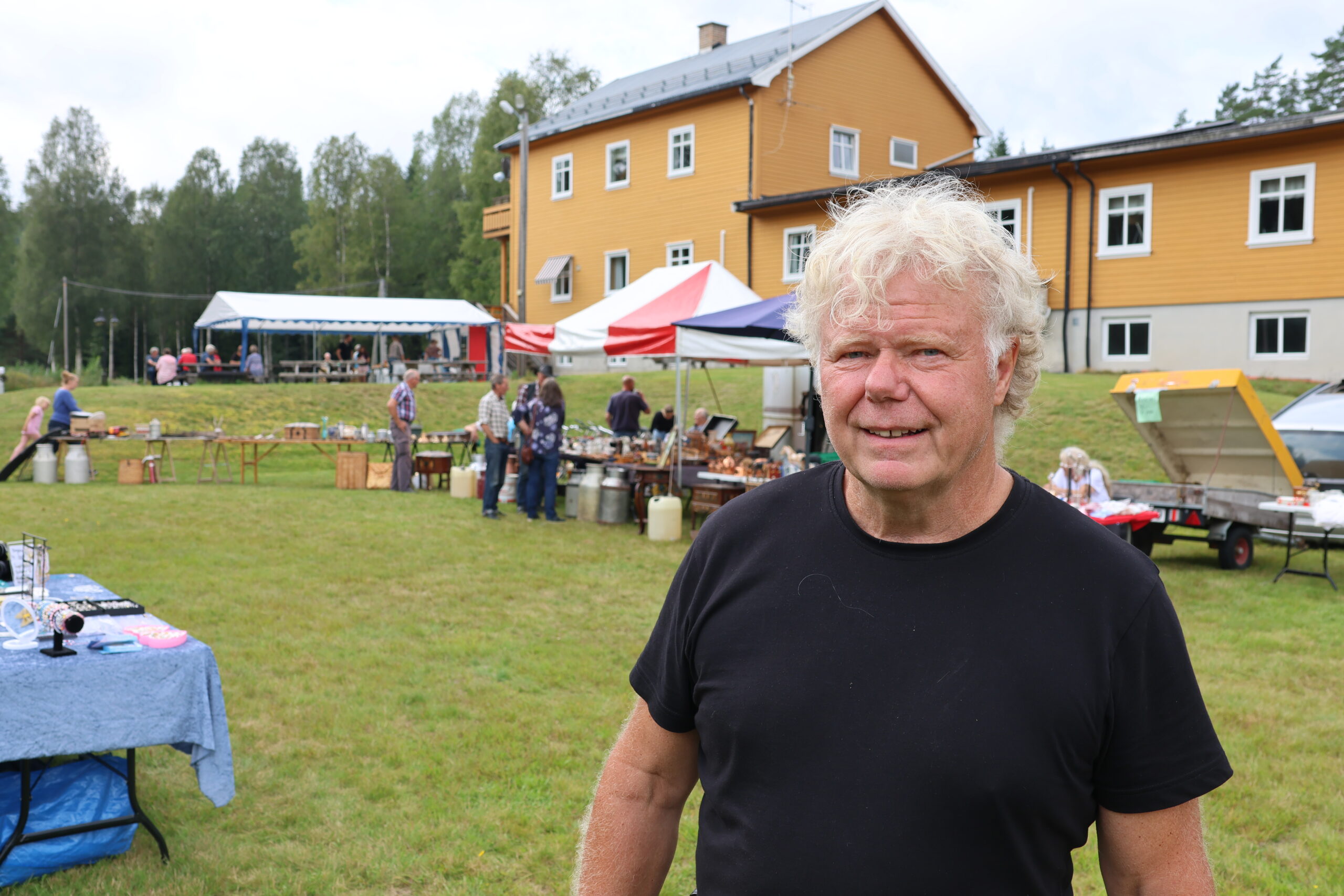 Steinar Narvesen er ny markedsgeneral for Granli-markedet. Han forteller at han venter et 40-talls selgere innom i l&oslash;pet av fredag og l&oslash;rdag.