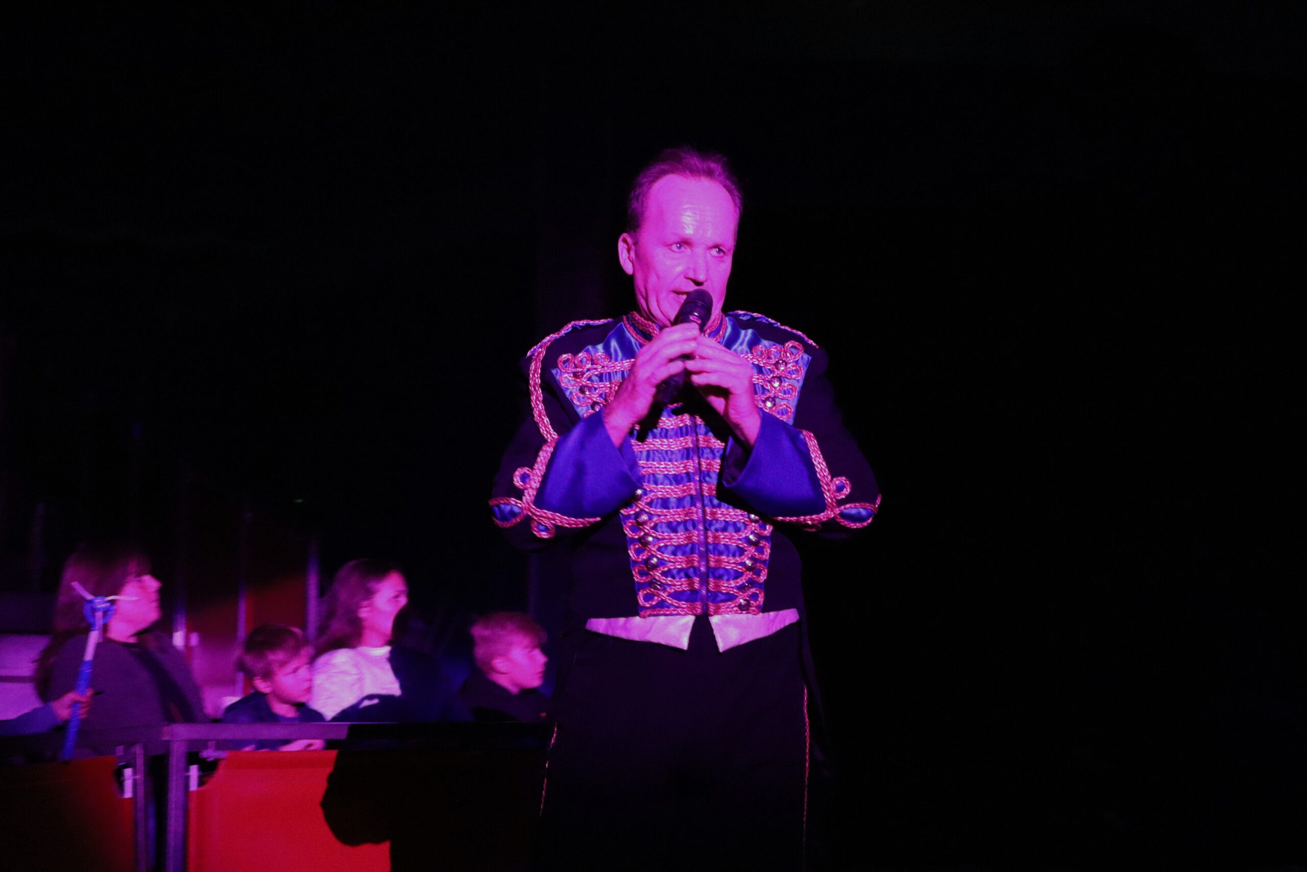 Cirkus Agora: Jan Ketil Sm&oslash;rdal er cirkusets egen direkt&oslash;r. Jan Ketil gir deg cirkuskunster som faktisk er vist Europa rundt, for kongelige og p&aring; BBC.