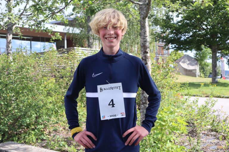 Charlie Kvalø Smedtorp (14) deltok i sitt aller første orienteringsløp under kretsmesterskap i sprintstafett i Byparken.