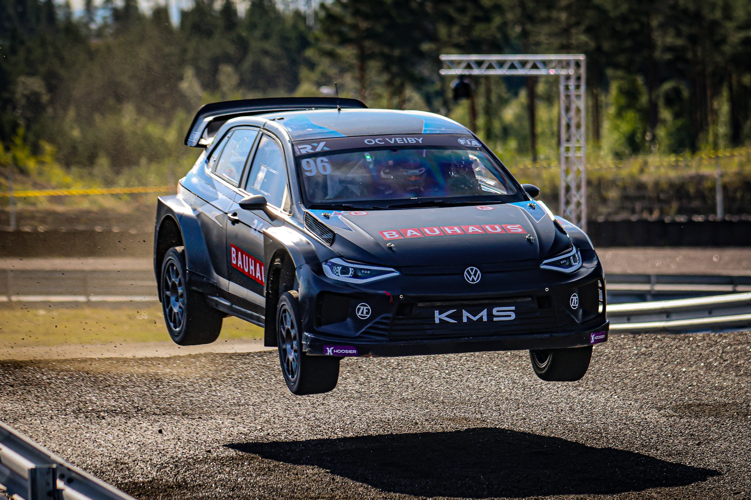 Ole Christian Veiby fikk fart på bilen og fant de rette banevalgene og vant VM-runden i rallycross i Finland