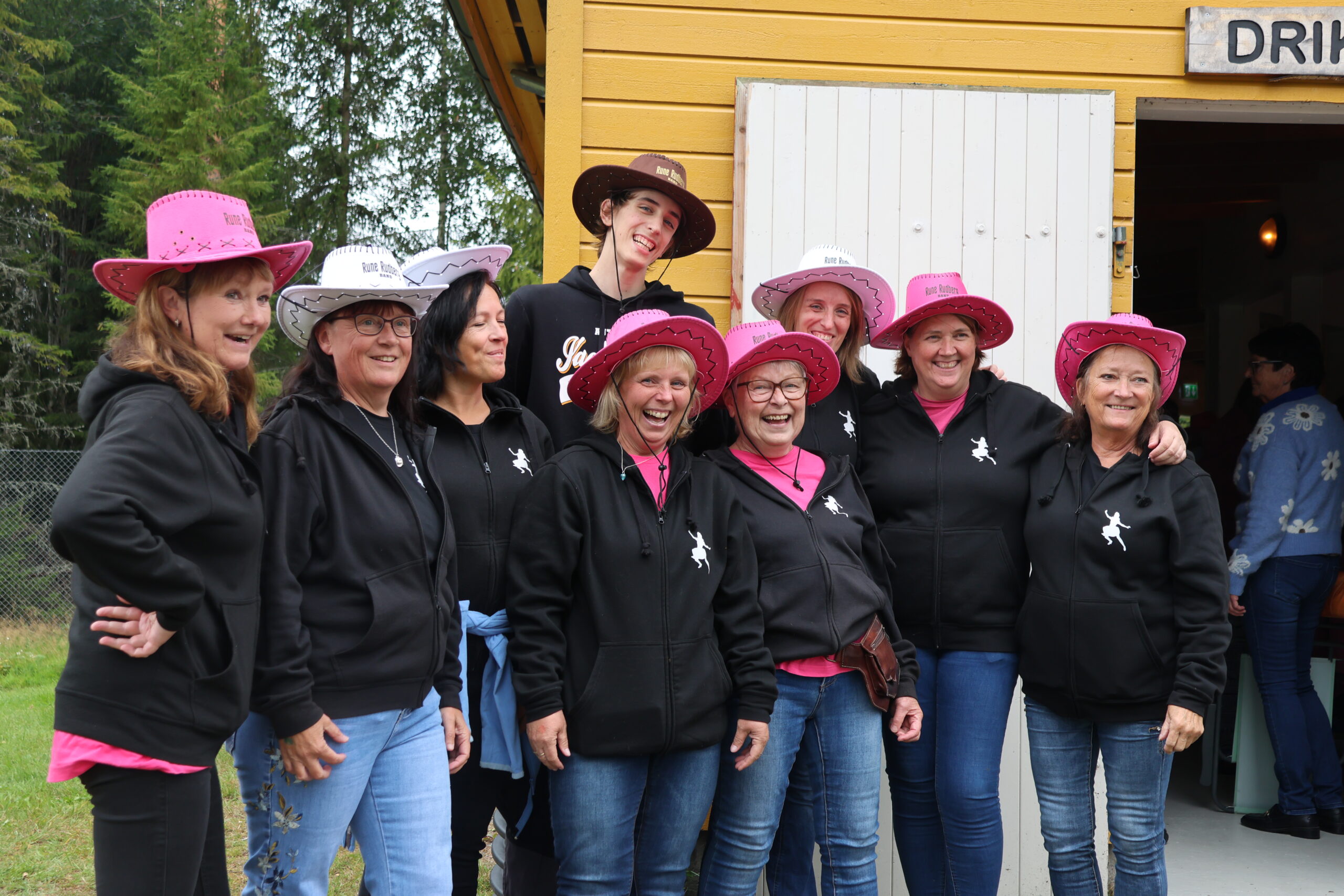 Boarder Linedancers var med p&aring; moroa i Sk&oslash;ttruparken.