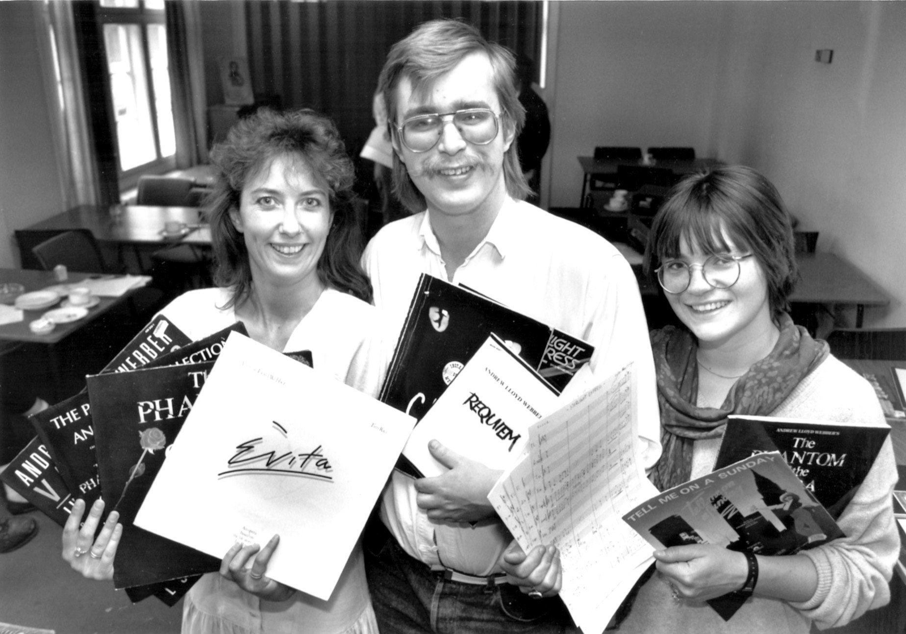 Hilde Nj&oslash;s, &Oslash;ivind Roos og Anne R&oslash;rholt forbereder Instant Musical 1989 Andrew Lloyd Webber-konsert.