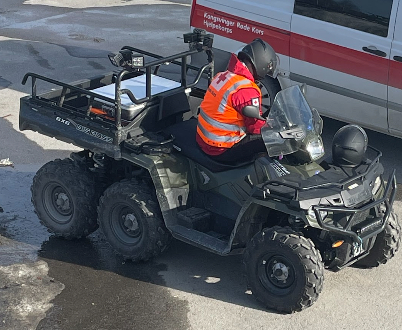 Blant tingene som ble stjålet var denne ATV 6x6 av merket Polaris. Lederen i Kongsvinger Røde Kors hjelpekorps, Elin Pauline Sletten håper på mange tips til politiet for å få tilbake resten av utstyret.