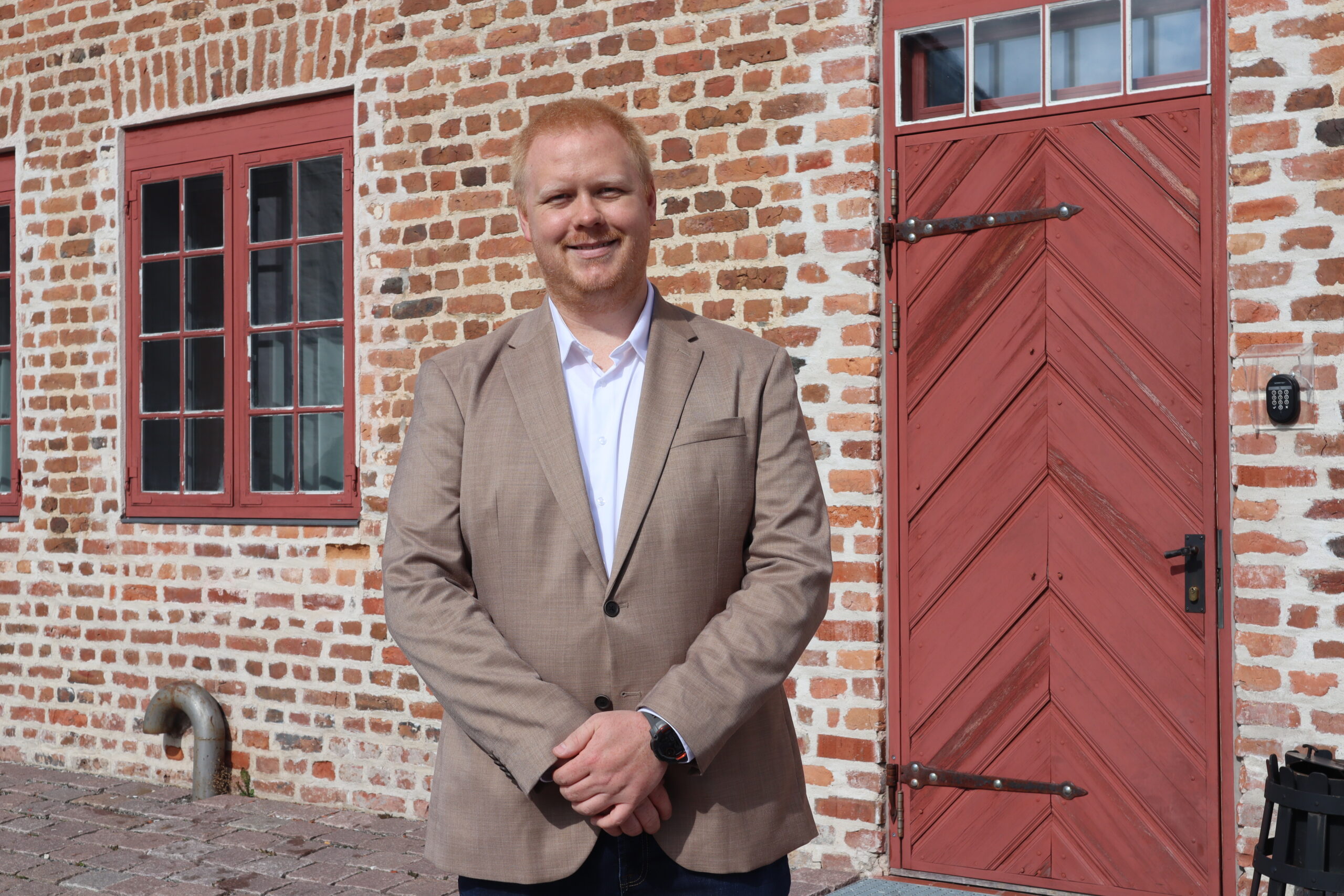 Med 28 rom er ogs&aring; hotellet i full drift, og den ferske hotellsjefen er stolt over &aring; kunne tilby vegger fylt av historie til sine overnattingsgjester.