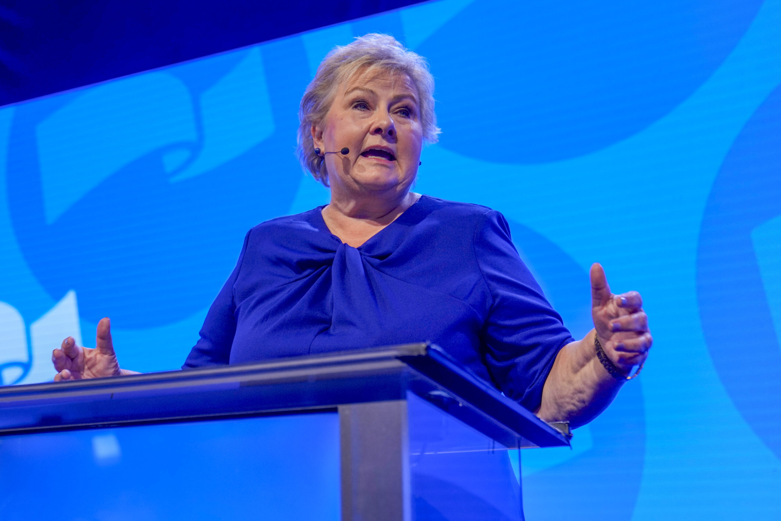 Partileder Erna Solberg taler under H&oslash;yres valgvake under stortingsvalget 2025.