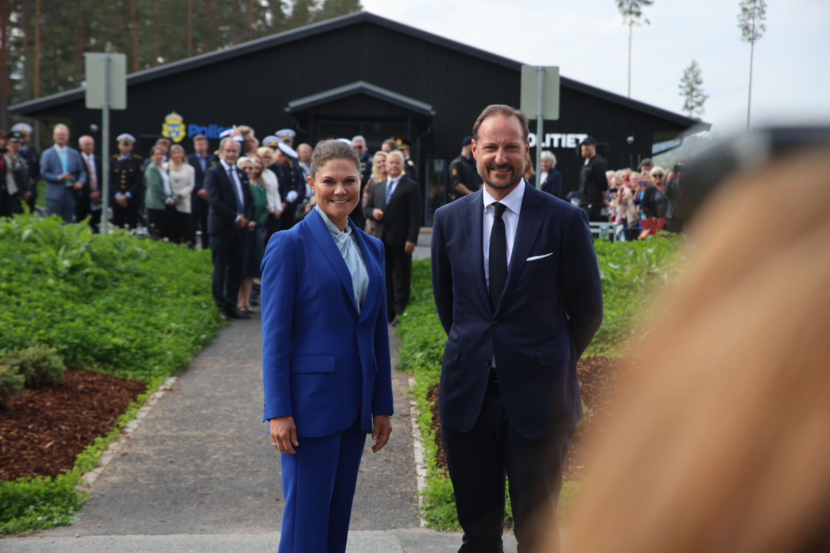 Kronprinsesse Victoria og Kronprins Haakon &aring;pner den nye norsk-svenske politistasjonen p&aring; Morokulien.