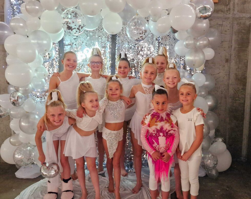 Med konkurranse på hjemmebane var alle fra Victory Dance fornøyd, og storkoste seg da de gjorde sitt beste utpå gulvet.