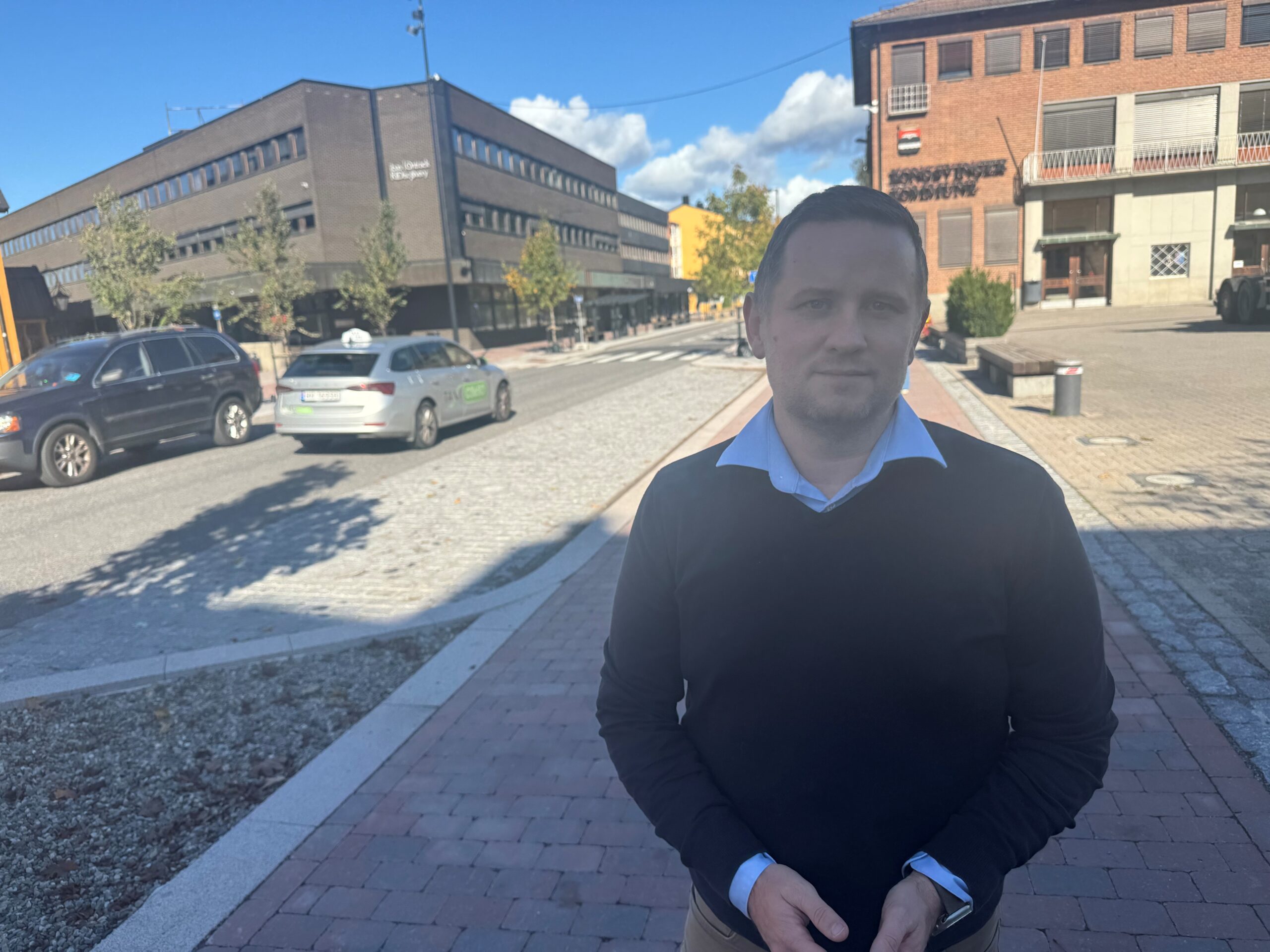 Øyvind Randmæl-Warpe, gruppeleder i Høyre, mener det må gjøres store endringer for å unngå at kommunen ender som ROBEK-kommune.