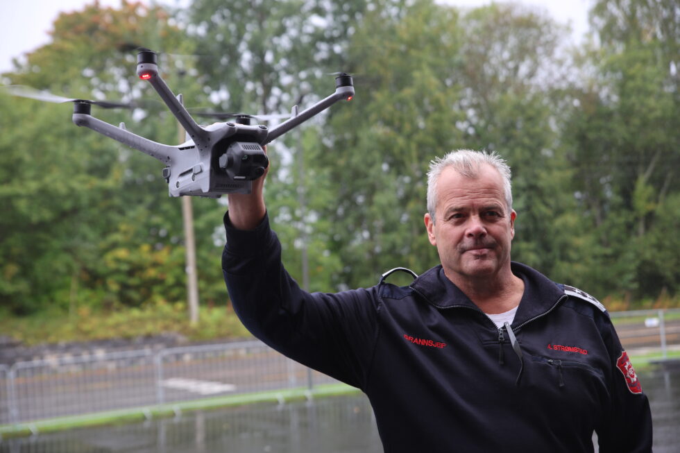 Droner har blitt tatt i bruk av andre brannvesen i landet, og det har vært på ønskelisten til brannsjef Arnfinn Strømstad.